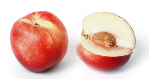 1280px-White_nectarine_and_cross_section02_edit